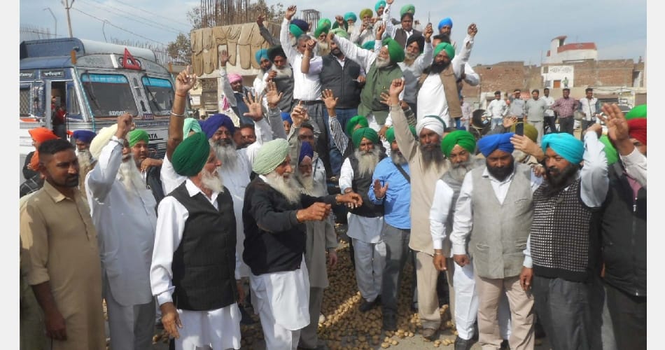 Vegetable king potato throws on road, punjab jalandhar news