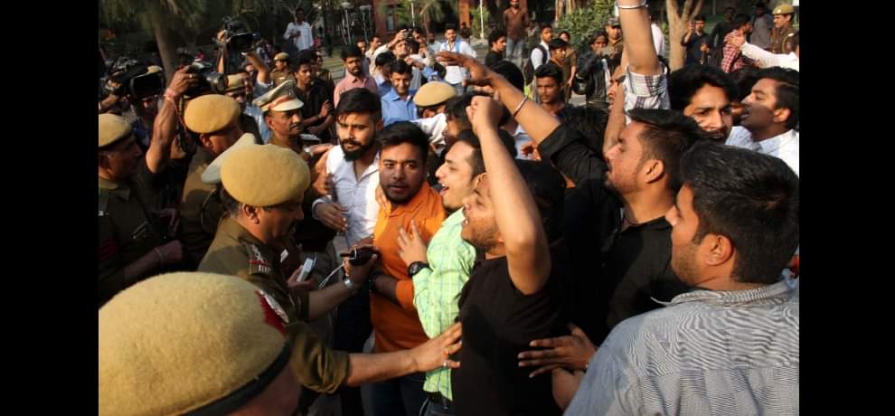 ABVP workers by threatening to kill three members of AISA attacked, 3 injured