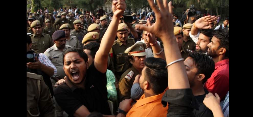 ABVP workers by threatening to kill three members of AISA attacked, 3 injured