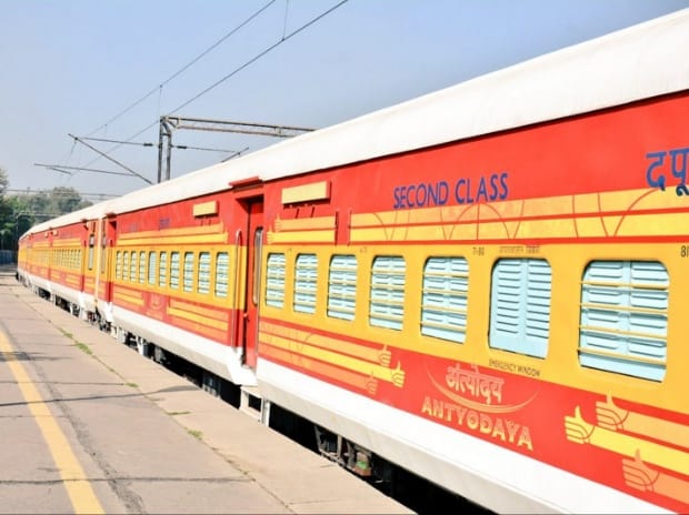 Minister of Railways flagged off Antyodaya Express, know what's special