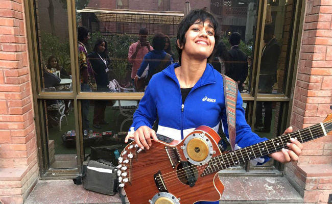 dangal on twitter over kargil martyr captain daughter gumehar kaur debate, babita kumari speaks