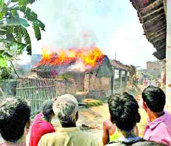 13 houses burns to the fire