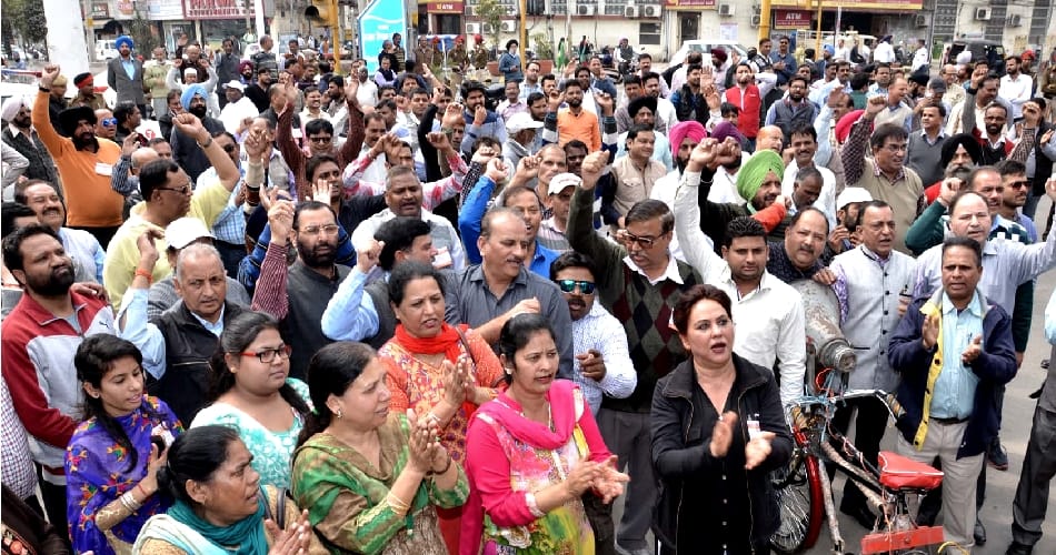 Bank strike, 800 crore banking business affected in ludhiana