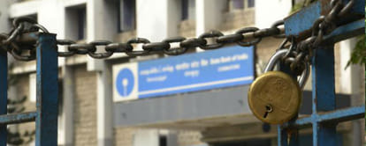 Bank employees on strike across the country, affecting the functioning