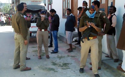 deadbody found in a room in lucknow
