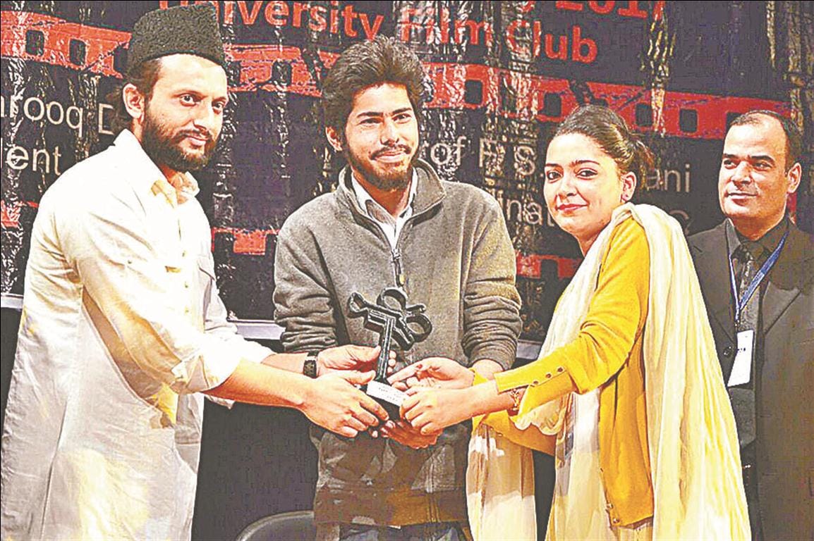 Women's Best Actor Award went to college Subat