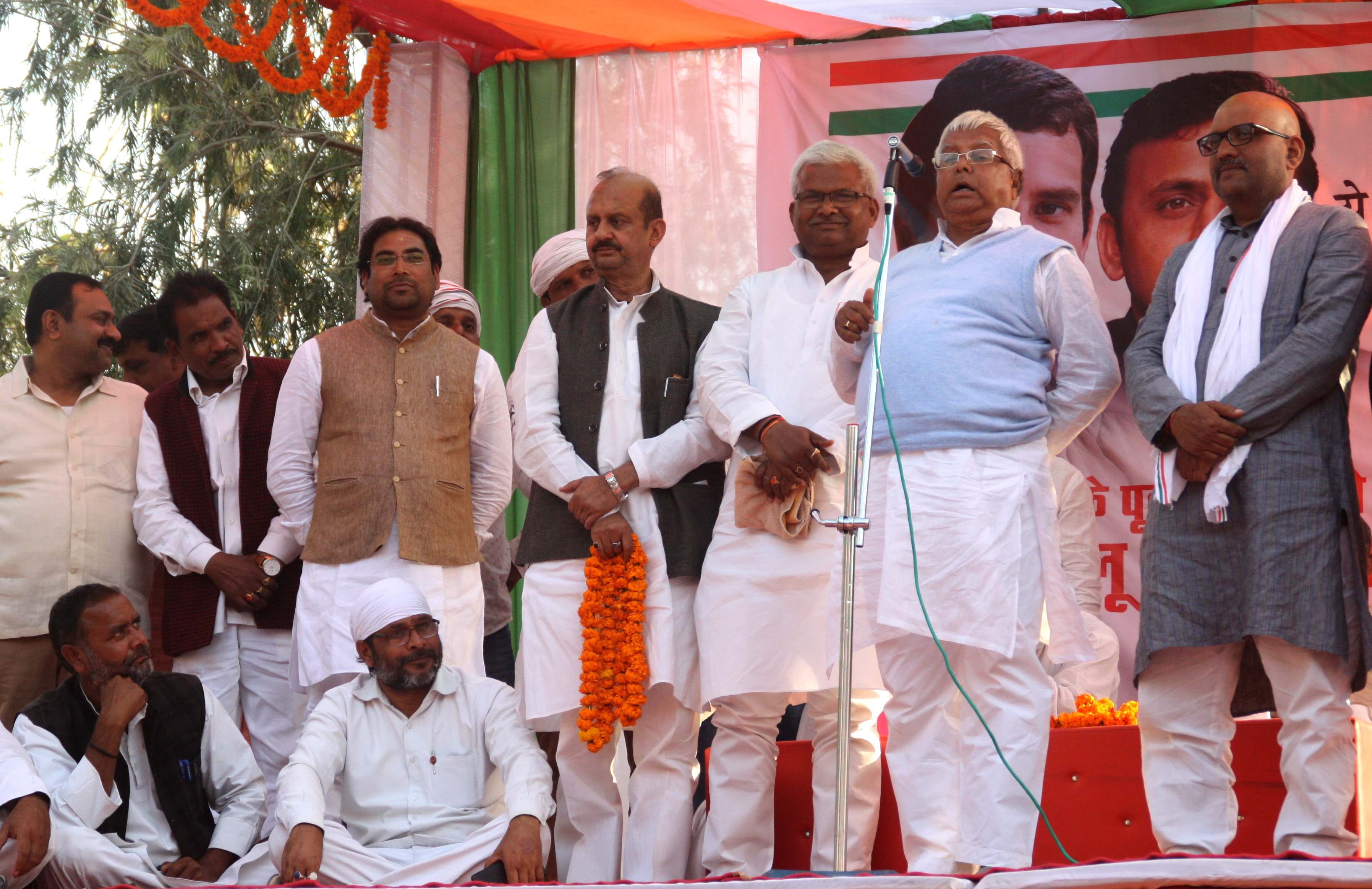 rjd chief lalu yadav target pm modi at election campaign