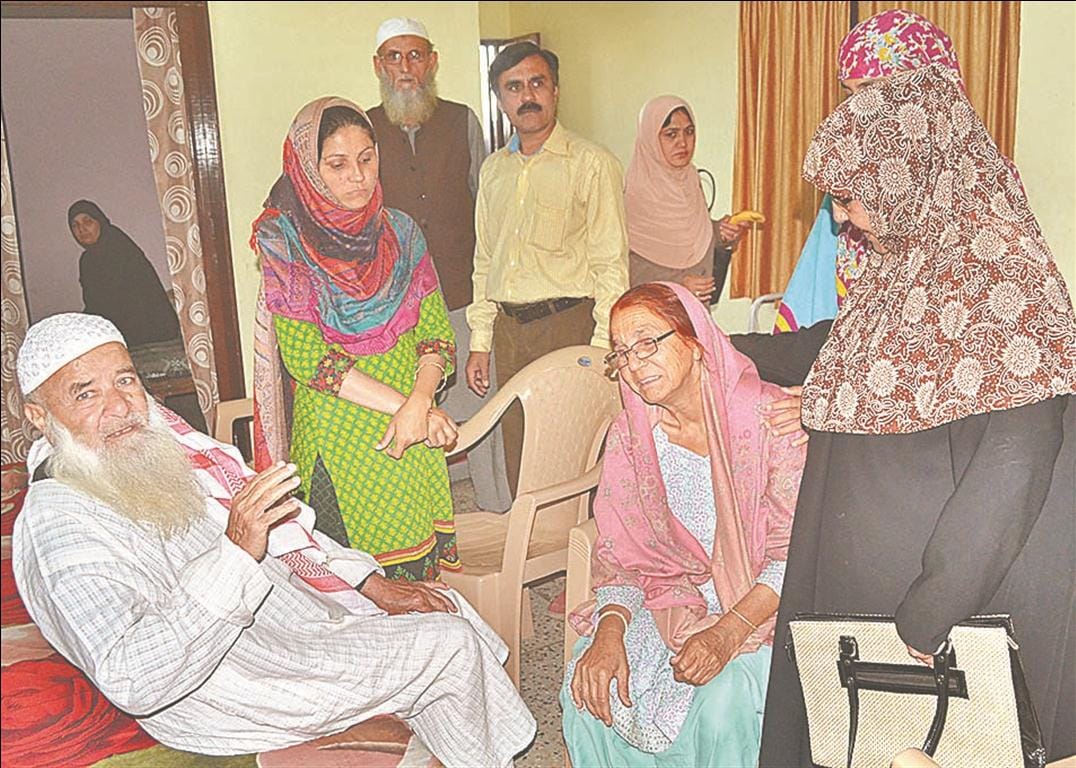 abandon home, market, people on the street not safe
