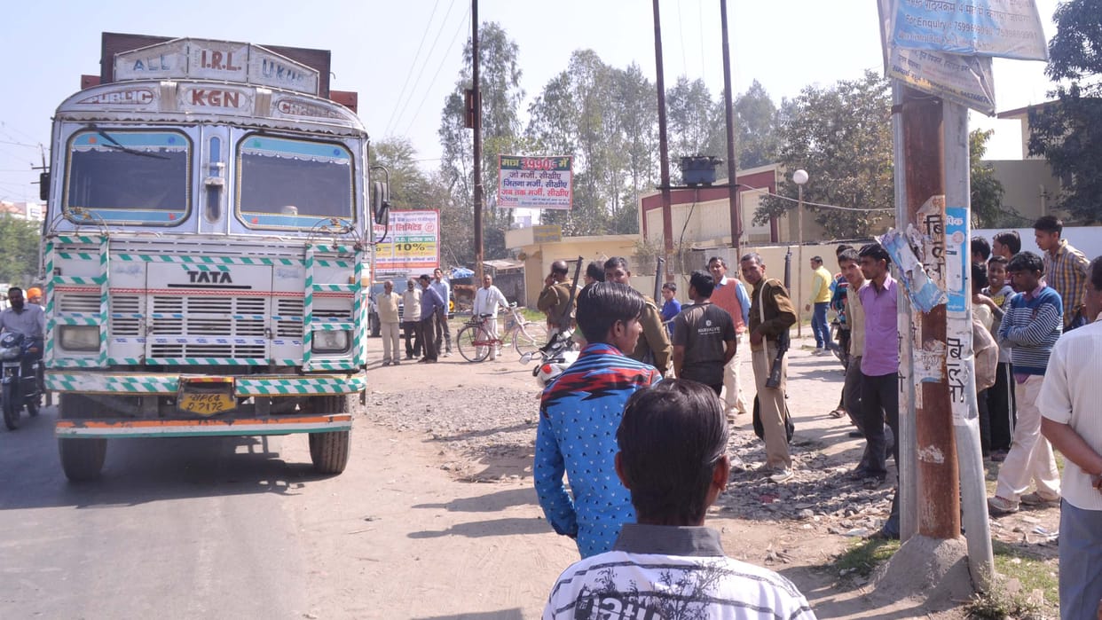The truck crushed by the death of the farmer, one injured