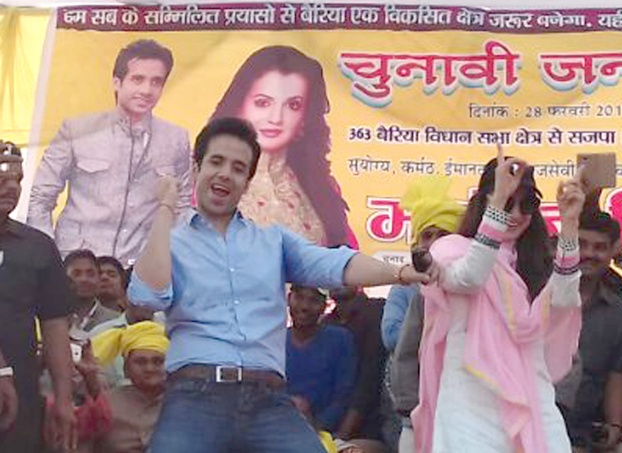 amisha patel and tushar kapoor reached ballia for election campaign