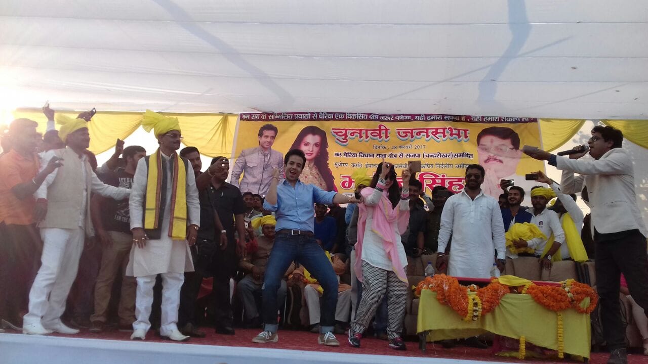 amisha patel and tushar kapoor reached ballia for election campaign
