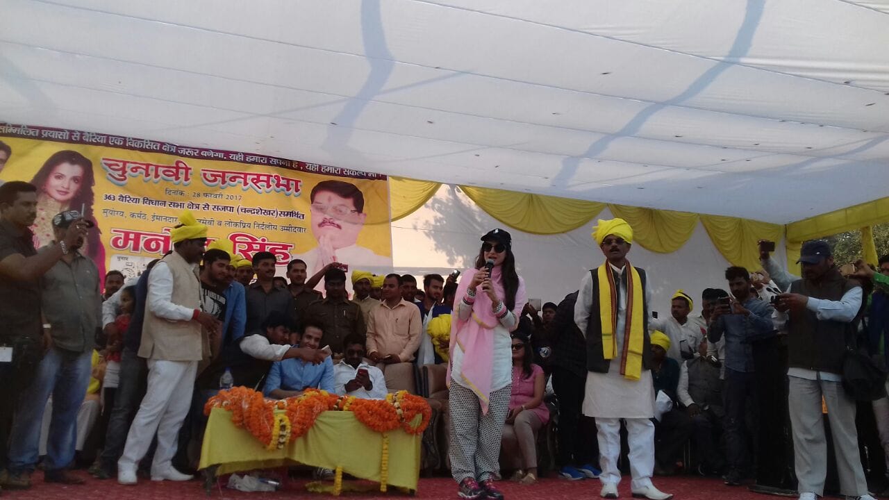 amisha patel and tushar kapoor reached ballia for election campaign