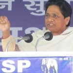 राबर्ट्सगंज मंडी समिति परिसर में बुधवार को बसपा की सभा को संबोधित करतीं पूर्व मुख्यमंत्री मायावती।