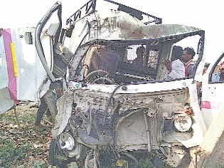 As it hits the truck flew Prkche school van, child deaths