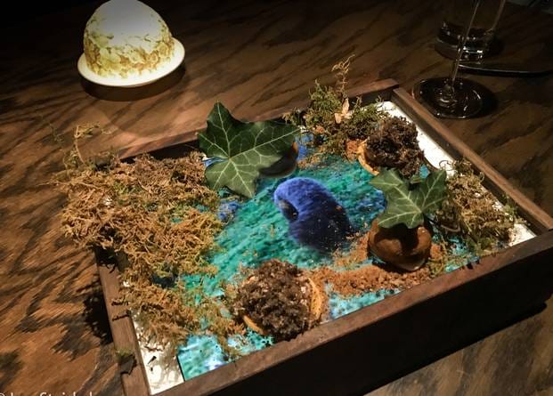 this restaurant serves food  on i-pad 
