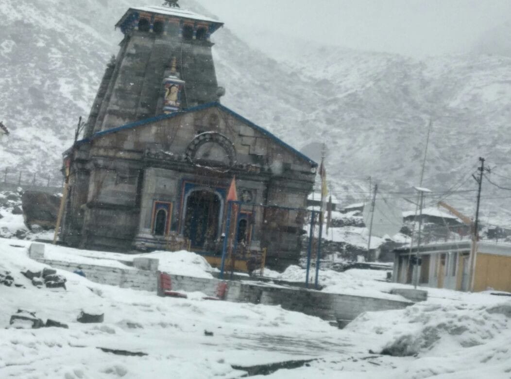 The weather changed, the four pilgrimages snowfall.