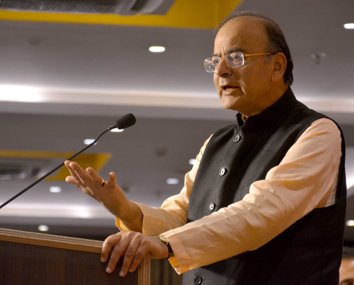 7th Pay Commission: As Budget session starts tomorrow, Arun Jaitley to announce hike in allowances