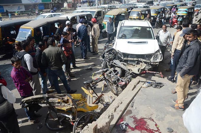 uncontrolled speedy car hits people on red light, boy killed and many people injured at ludhiana