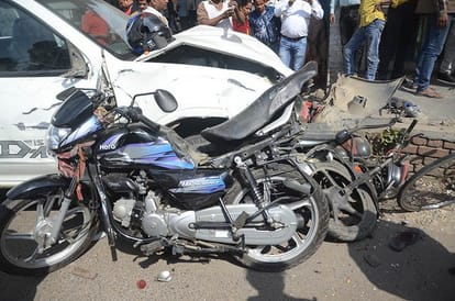 uncontrolled speedy car hits people on red light, boy killed and many people injured at ludhiana