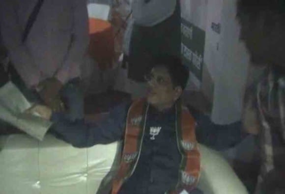 UP: Power Minister Piyush Goyal's press conference without electricity
