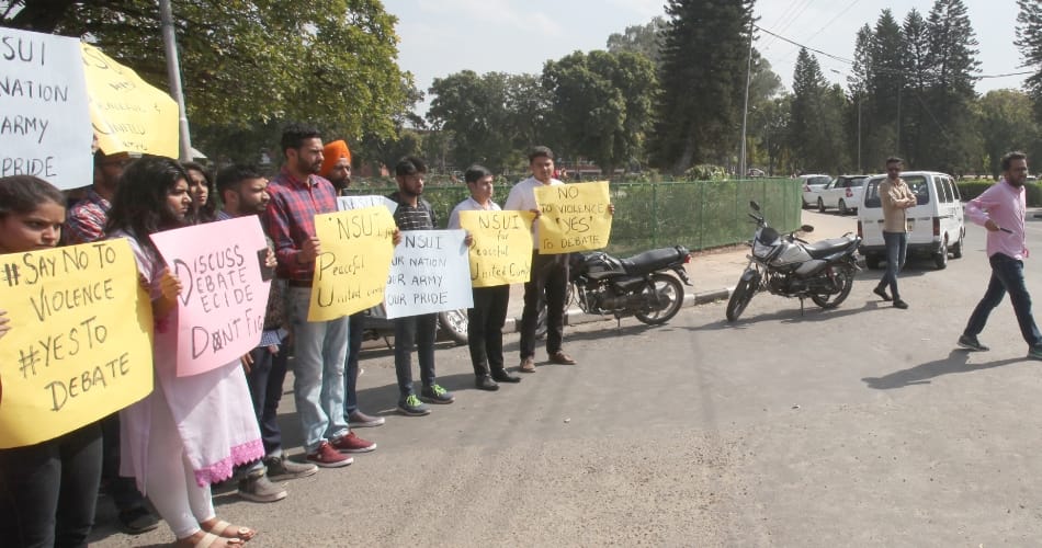 NSUI and SFS protest in punjab university, chandigarh news