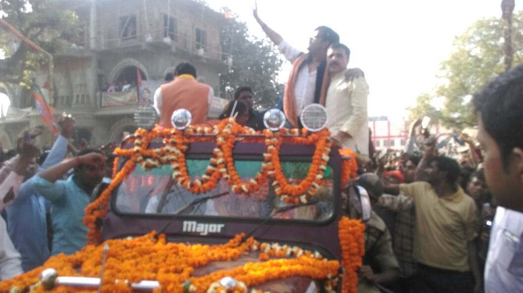 ravi kishan road show in ballia