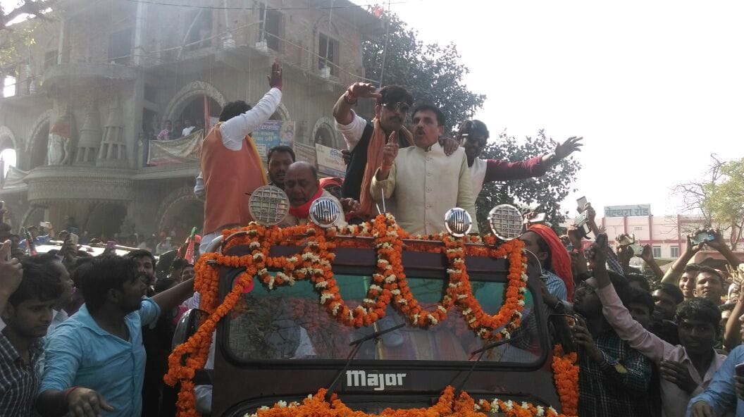 ravi kishan road show in ballia