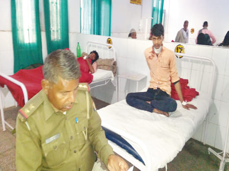 The young man at the police station his neck shoal