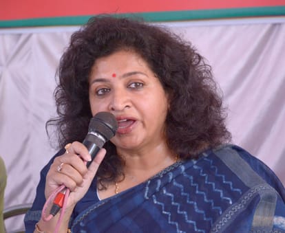 sobha oja target pm modi, says pm did fraud with immotional comment