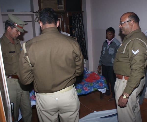 A man commits suicide in a hotel room in lucknow.