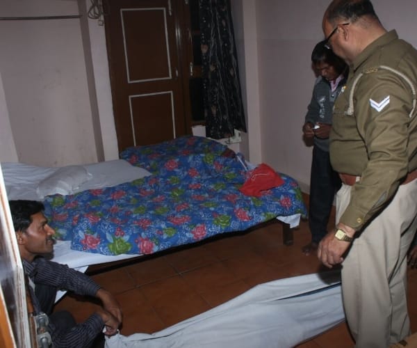 A man commits suicide in a hotel room in lucknow.