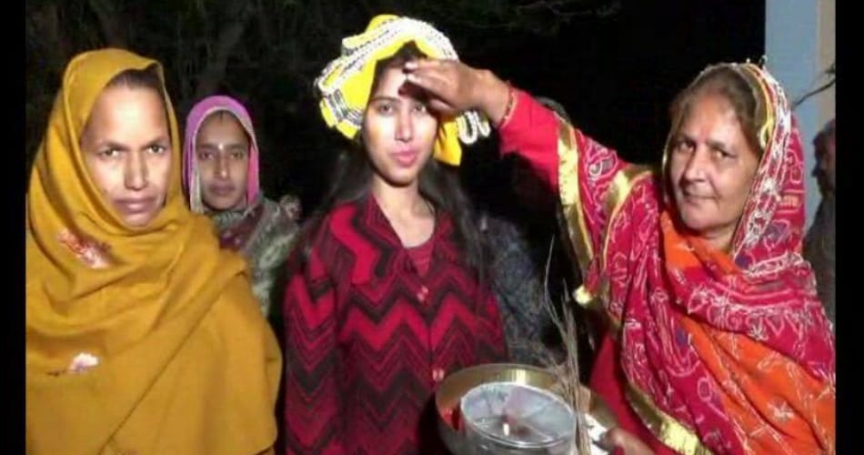 unique marriage of lecturer pooja at rewari of haryana, bride ghudchadi did by mother