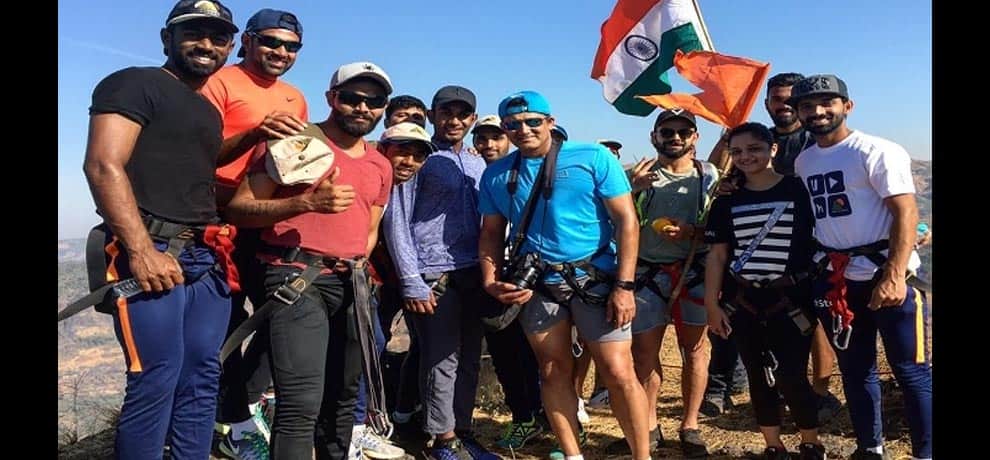 virat kohli and team india hoisted tiranga at mountain