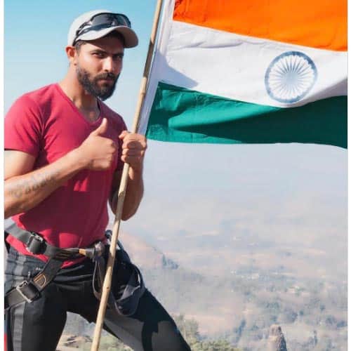 virat kohli and team india hoisted tiranga at mountain