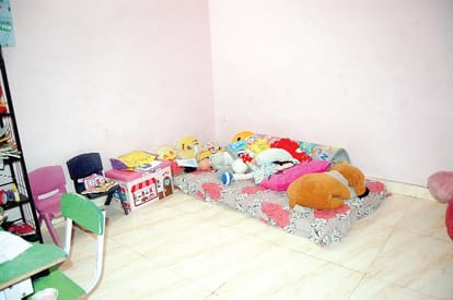 suicide in meerut sastrinagar