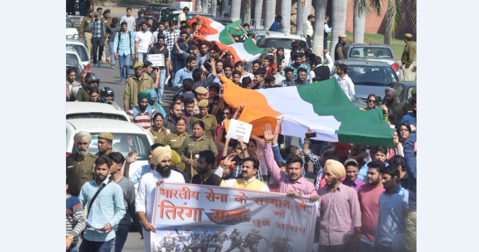 ABVP protest in punjab university, tiranga yatra in pu