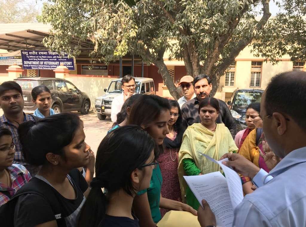 bhu girls demand,allow to inter in hostel after 10 pm