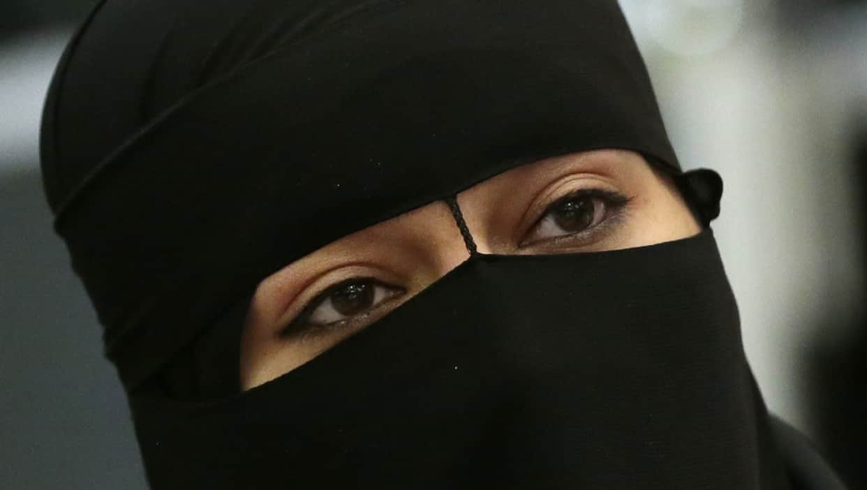 After massive bombings burqas are ban in Sri Lanka