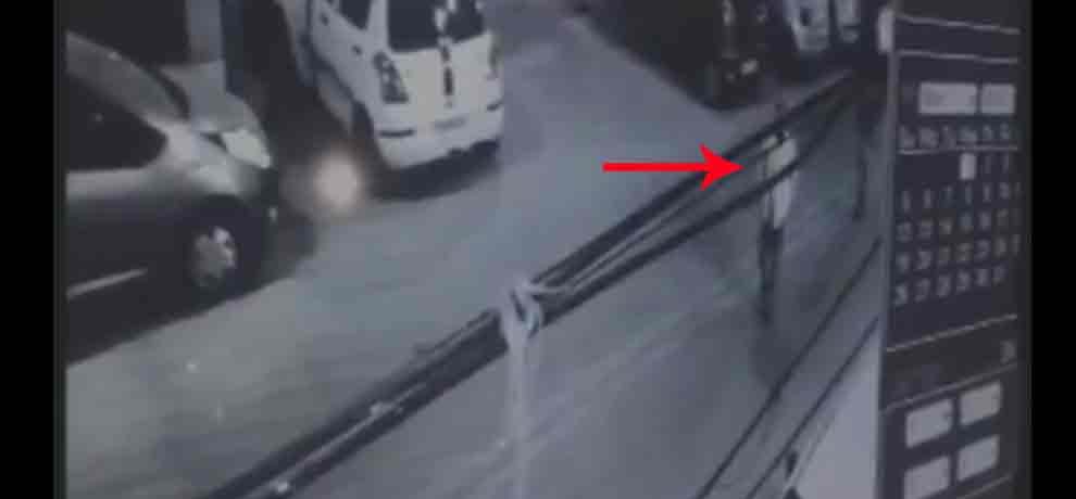 luxury car burnt in delhi cctv captures all 
