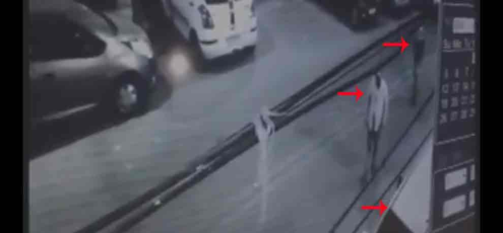 luxury car burnt in delhi cctv captures all 