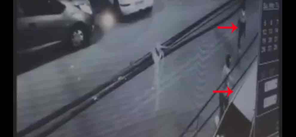 luxury car burnt in delhi cctv captures all 