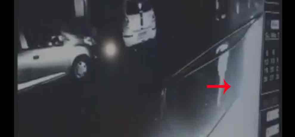 luxury car burnt in delhi cctv captures all 