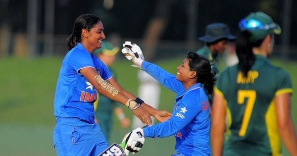 from whom the first captain of the Indian women's cricket team taught to play