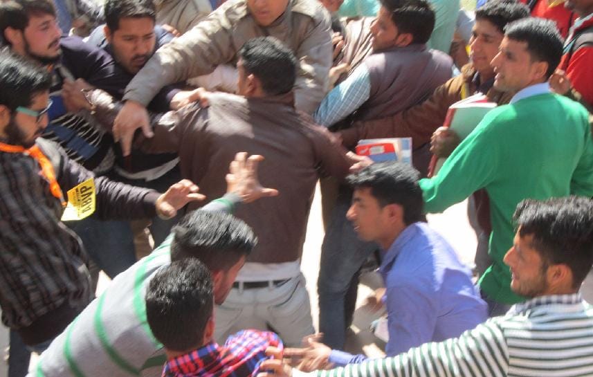 collide abvp and sfi worker in chamba college