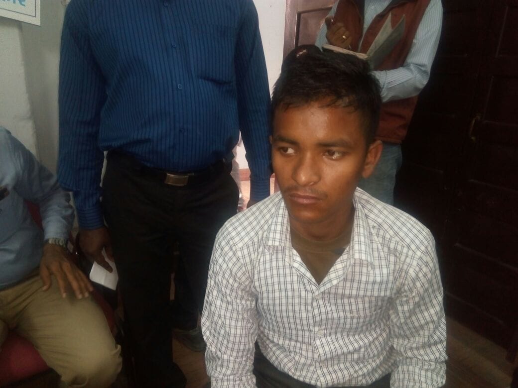 a false airforce officer caught in varanasi before pm modi arrival