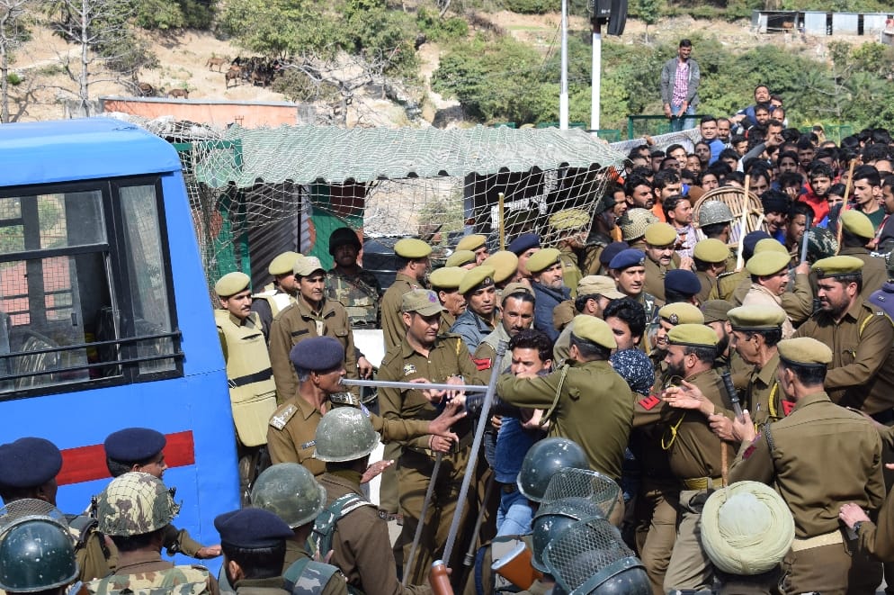 protest for link road in katra