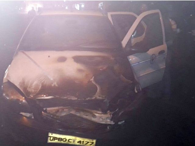 Fire in a moving car, the driver gunned