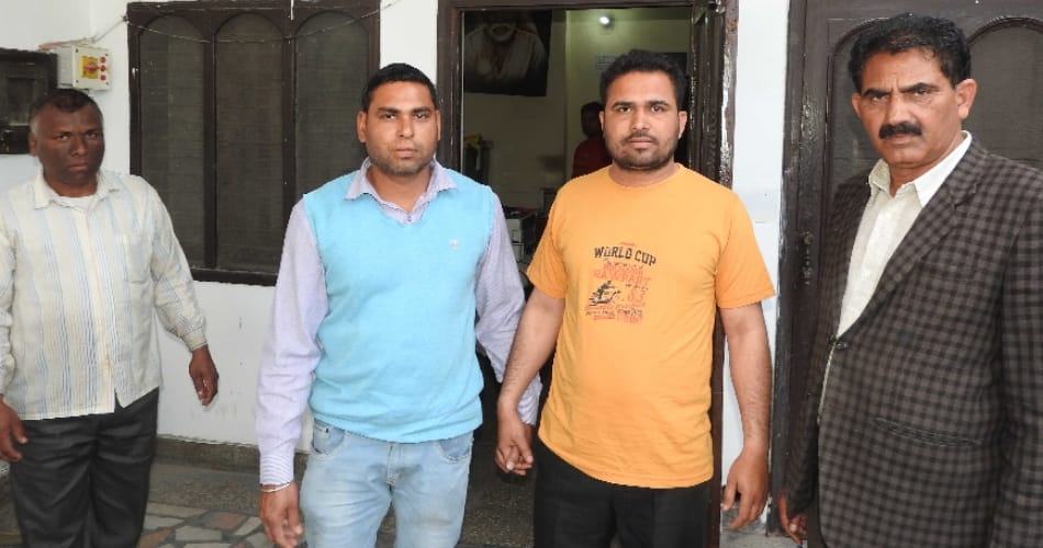 patwari arrested while taking bribe,arrested by vigilance