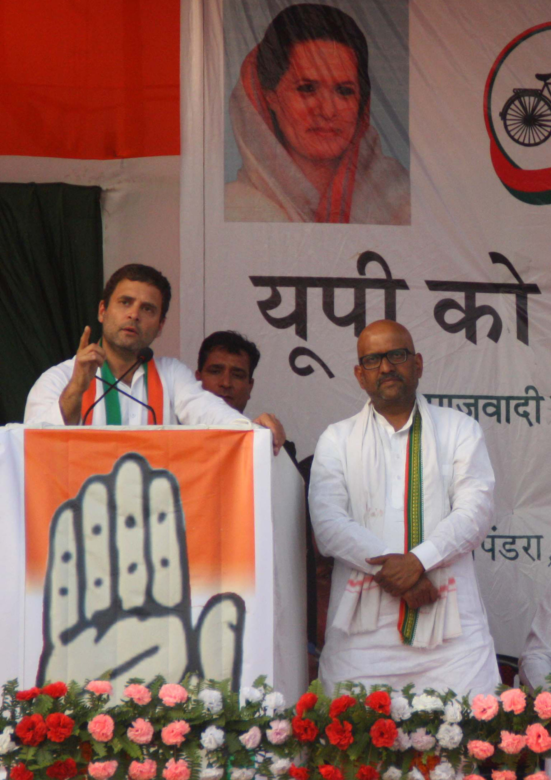 rahul gandhi railly at varanasi, rahul sing a song