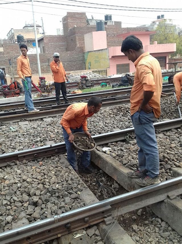 Delhi-Howrah route track fracture, major disaster averted